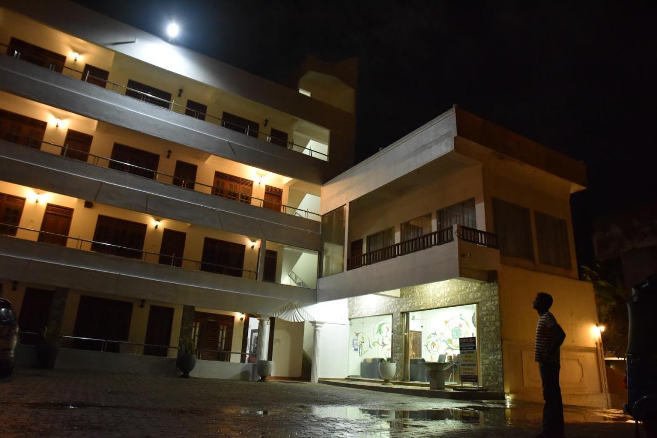 New Ocean Hill Hotel Hikkaduwa Zewnętrze zdjęcie