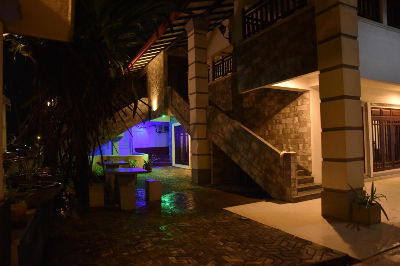 New Ocean Hill Hotel Hikkaduwa Zewnętrze zdjęcie