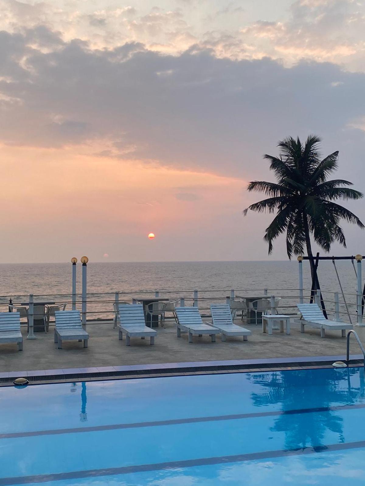 New Ocean Hill Hotel Hikkaduwa Zewnętrze zdjęcie